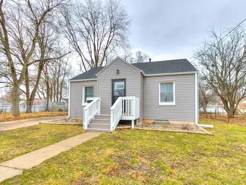 2912 Cleveland Ave, Des Moines, IA 50317