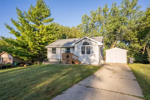 4440 Lexington Dr, Pleasant Hill, IA 50327