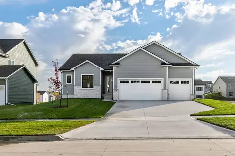 3185 NW Prescott Ct, Grimes, IA 50111