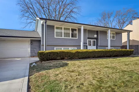 3924 80th St, Urbandale, IA 50322