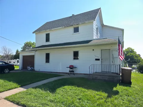 1026 N Clark St, Carroll, IA 51401