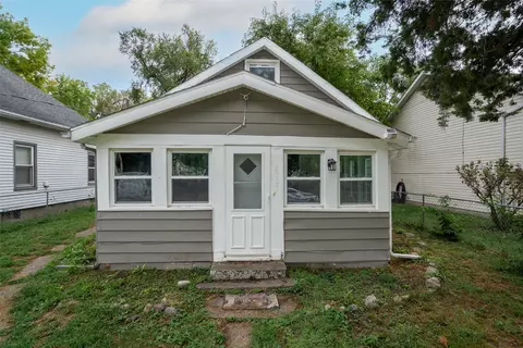 2707 Cleveland Ave, Des Moines, IA 50317
