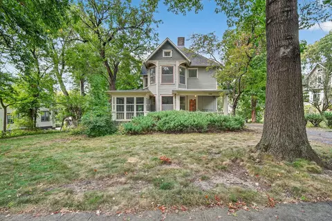 330 42nd St, Des Moines, IA 50312
