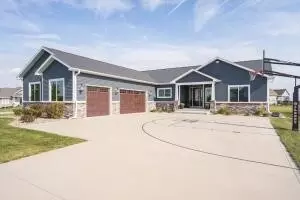 5472 Windrose Ln, Ames, IA 50014