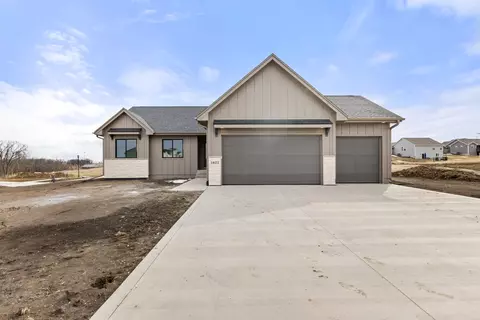 1622 Stuart Ct, Stuart, IA 50250
