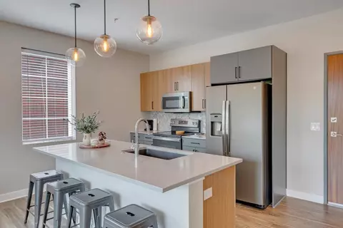 400 SW 7th St #201, Des Moines, IA 50309