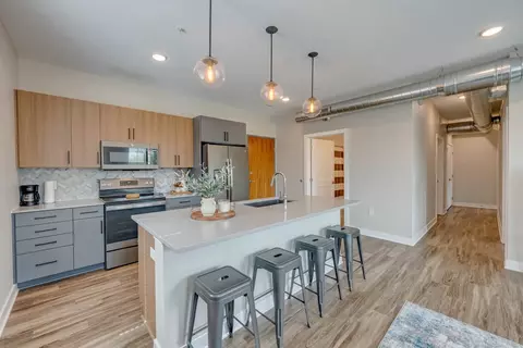 400 SW 7th St #201, Des Moines, IA 50309