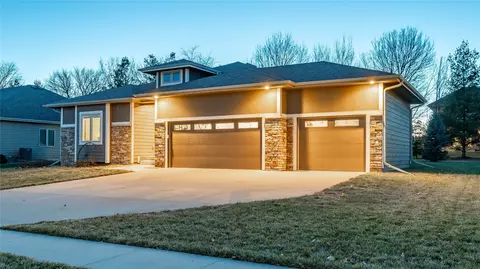 1340 Twelve Oaks Dr, Polk City, IA 50226
