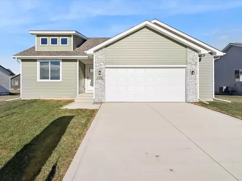 1400 Cedar St, Waukee, IA 50263