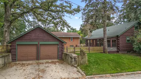 626 18th St W, Clear Lake, IA 50428