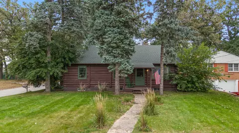 626 18th St W, Clear Lake, IA 50428