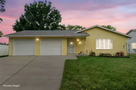 1816 9th Street Pl, Nevada, IA 50201