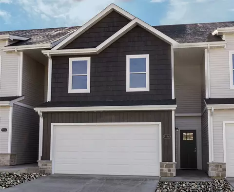 9116 Robinson Dr, West Des Moines, IA 50266