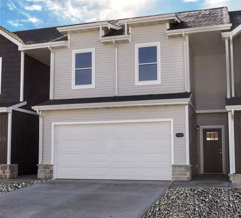 9120 Robinson Dr, West Des Moines, IA 50266