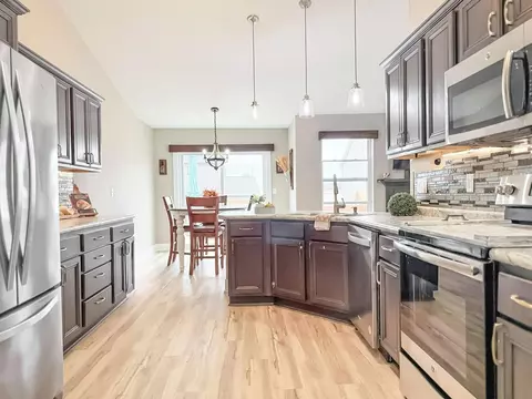 800 36th St SW, Bondurant, IA 50035