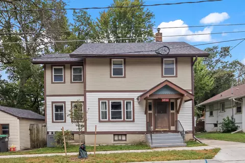 4012 Pleasant St, Des Moines, IA 50312