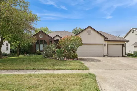 548 6th St NW, Altoona, IA 50009