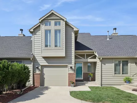3723 Oak Creek Pl, West Des Moines, IA 50265