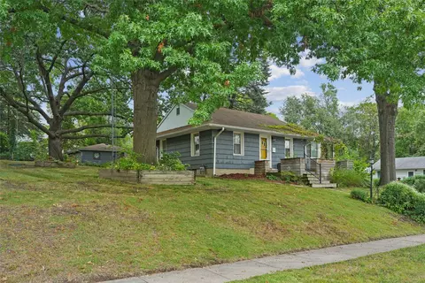 301 Davis Ave, Des Moines, IA 50315