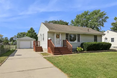 414 SW 60th St, Des Moines, IA 50312