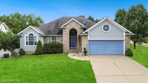 13208 Rocklyn Dr, Urbandale, IA 50323