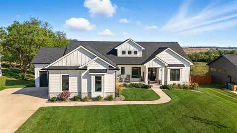 2337 Green Leaf Cir, Norwalk, IA 50211