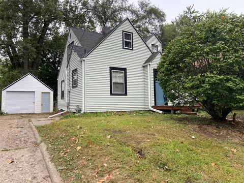 4108 3rd St, Des Moines, IA 50313