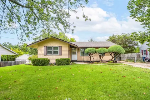 118 E Pleasant View Dr, Des Moines, IA 50315