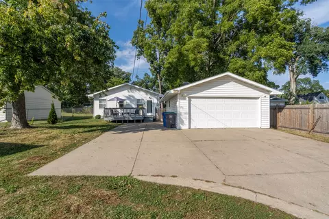 5115 Douglas Ave, Des Moines, IA 50310