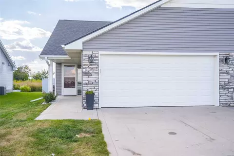 1307 Fair View Dr, Dallas Center, IA 50063