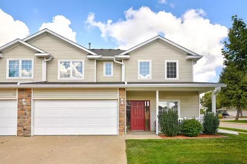 832 Red Hawk Way SE, Altoona, IA 50009