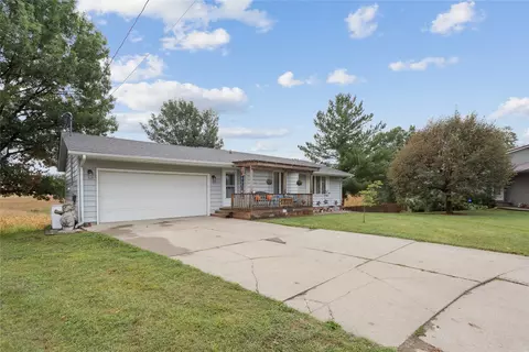 506 W Long Lane Dr, Knoxville, IA 50138