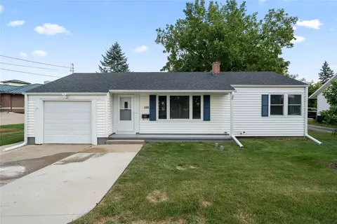 108 E 19th St S, Newton, IA 50208