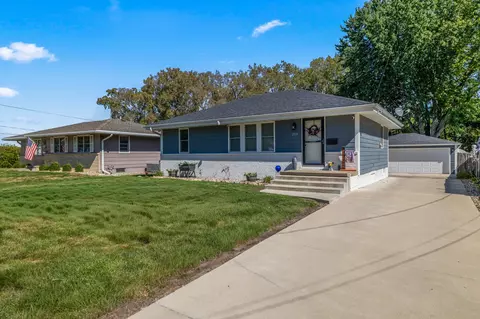 2529 Glenbrook Dr, Des Moines, IA 50316