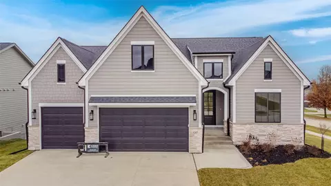 1207 S 92nd St, West Des Moines, IA 50266