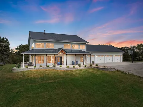 1890 Hogback Bridge Rd, Winterset, IA 50273