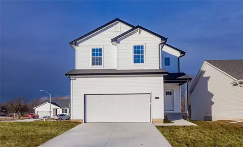 4392 Honey Bee Rdg, Des Moines, IA 50317