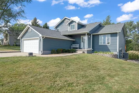 7450 NE 108th Pl, Bondurant, IA 50035