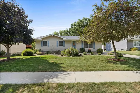 403 N 12th St, Indianola, IA 50125
