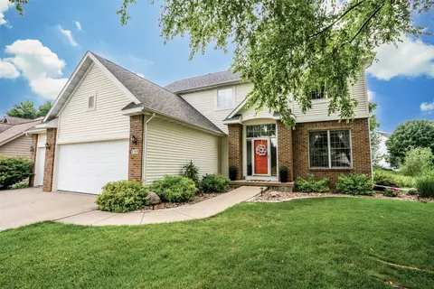 748 76th St, West Des Moines, IA 50266