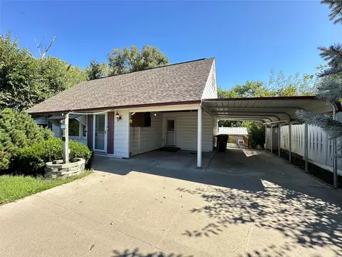 7205 SW 13th St, Des Moines, IA 50315