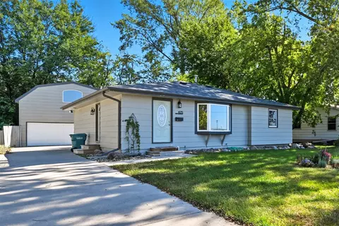 425 SW State St, Ankeny, IA 50023
