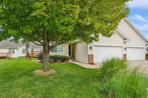 796 SE Willow Brook Ct, Waukee, IA 50263