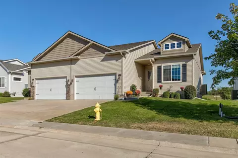 9015 Jean Louise Dr, West Des Moines, IA 50266