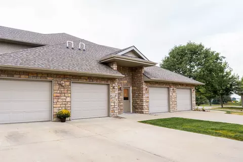 544 Kelsey Ln, Altoona, IA 50009