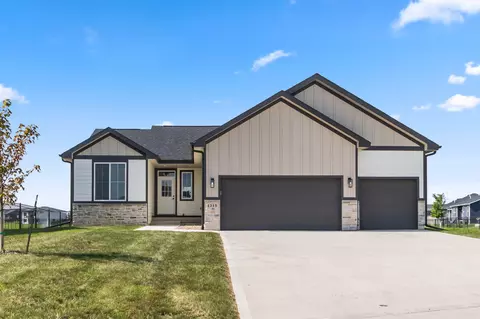 1315 NW Yorktown Dr, Waukee, IA 50263