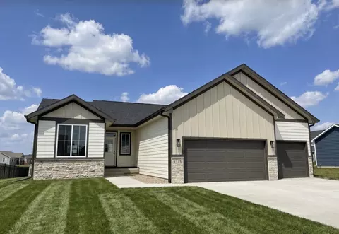 1315 NW Yorktown Dr, Waukee, IA 50263