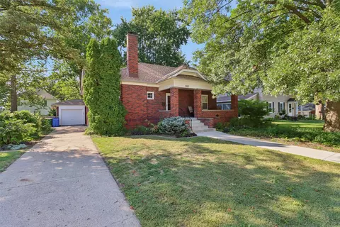 1003 N C St, Indianola, IA 50125
