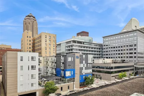111 10th St #407, Des Moines, IA 50309