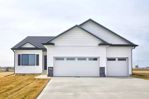 510 NW Mosaic Ave, Waukee, IA 50263